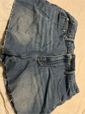 Muse Light Wash Denim Jeans — Size 30